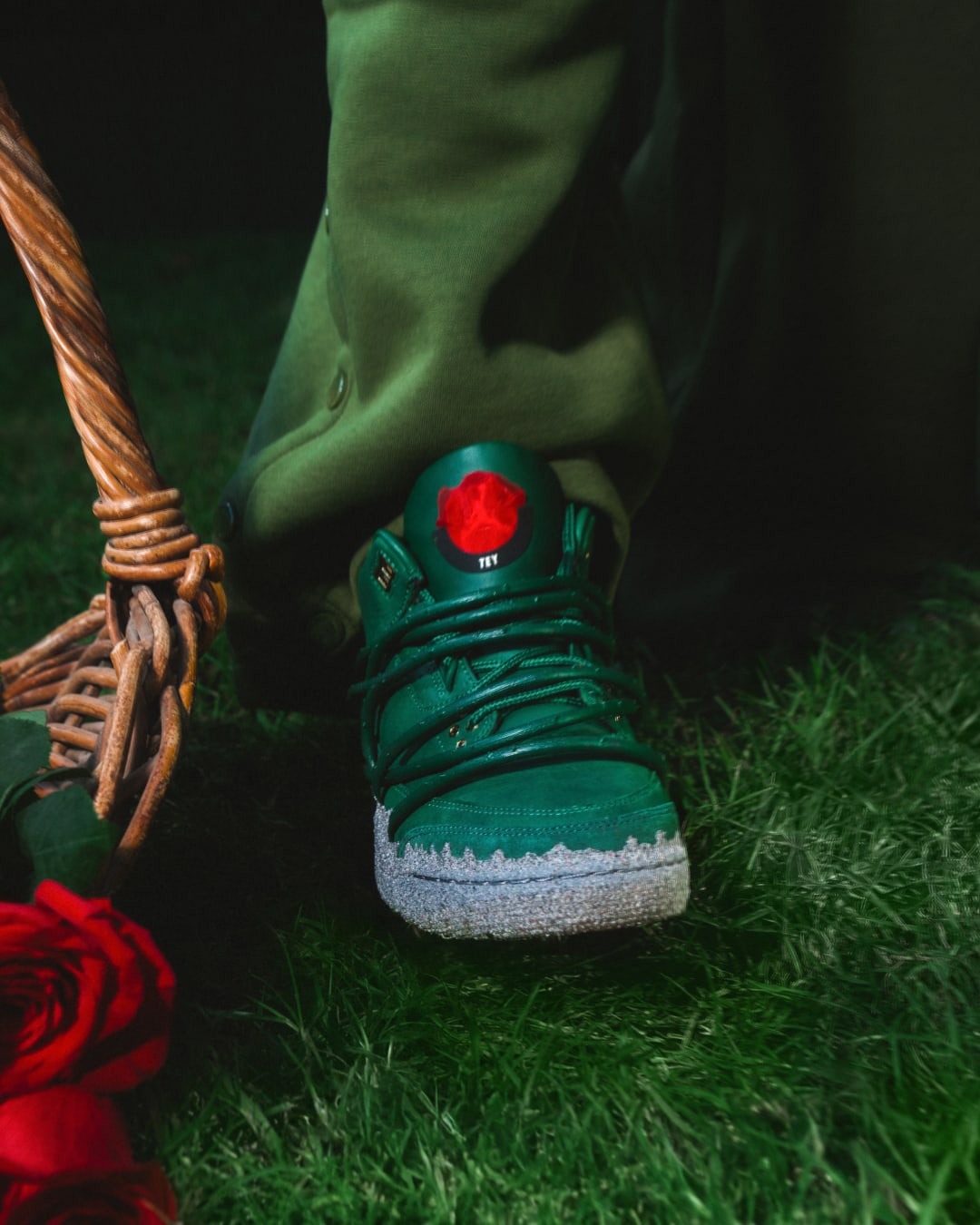 （値下げ中）新品　ナイキ　ジョーダン x テヤナ・テイラー テラ NIKE ジョーダンブランドxテヤナ・テイラーのエアジョーダン1ハイが登場